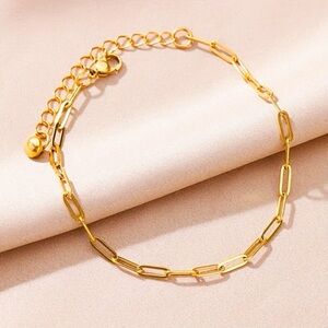 Elegant Gold Chain Bracelet